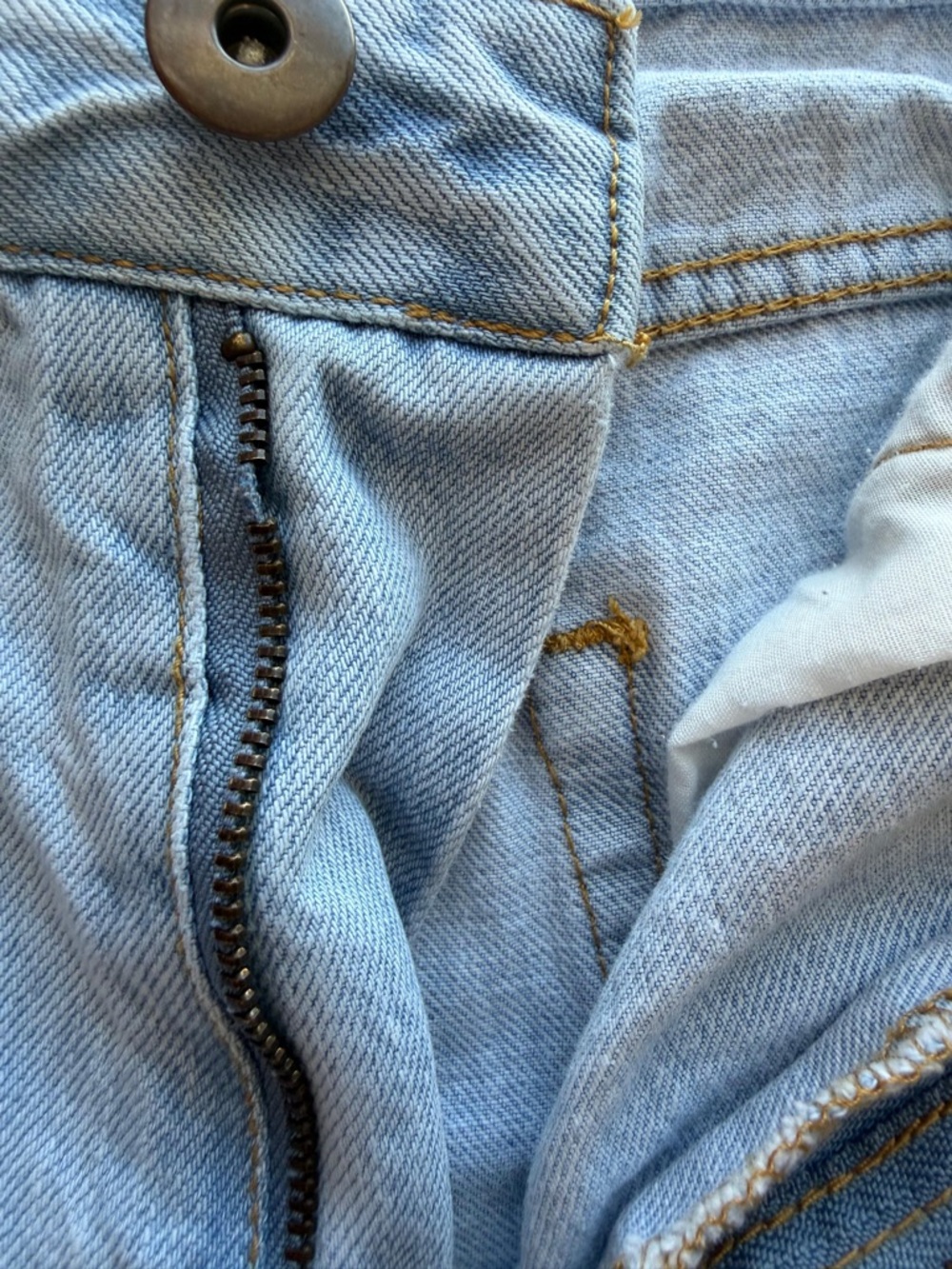 Forever 21 Men Light Blue Denim Jeans with Gold Stitching - Picture 6 of 10